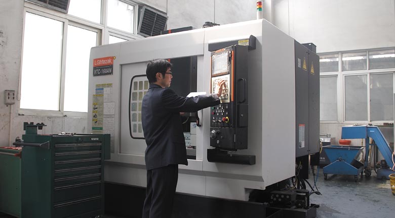 Four-axis machining center